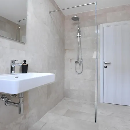 Bibinje Apartments מלון דירות