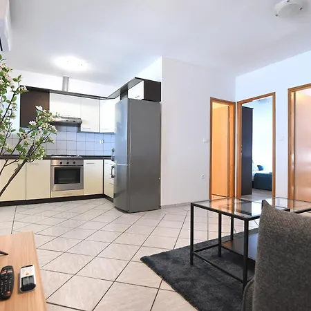 Bibinje Apartments ビビニェ