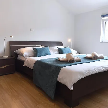 Bibinje Apartments מלון דירות 4*