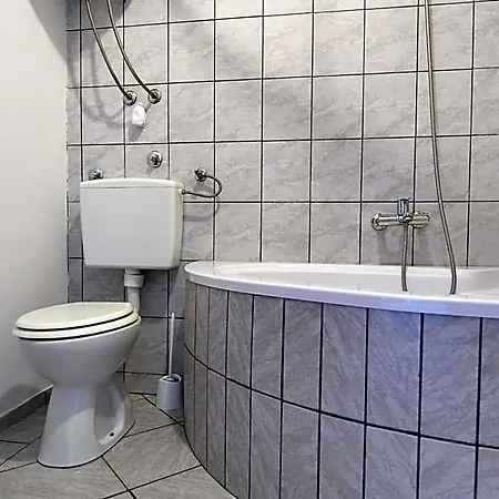 Bibinje Apartments アパートホテル ビビニェ