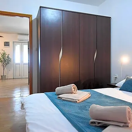 Bibinje Apartments アパートホテル