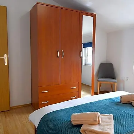 Bibinje Apartments アパートホテル ビビニェ